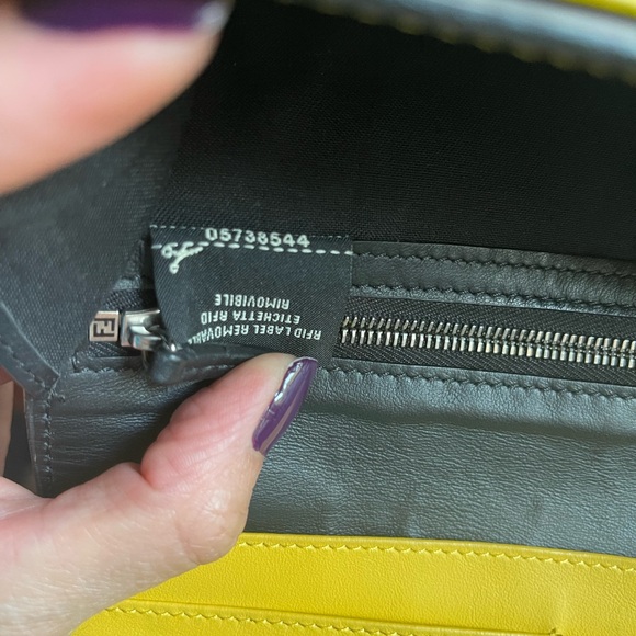 💛🖤EUC💛🖤 FENDI two-tone leather, 12-card slot wallet ❤️‍🔥🖤💛 - Picture 7 of 9